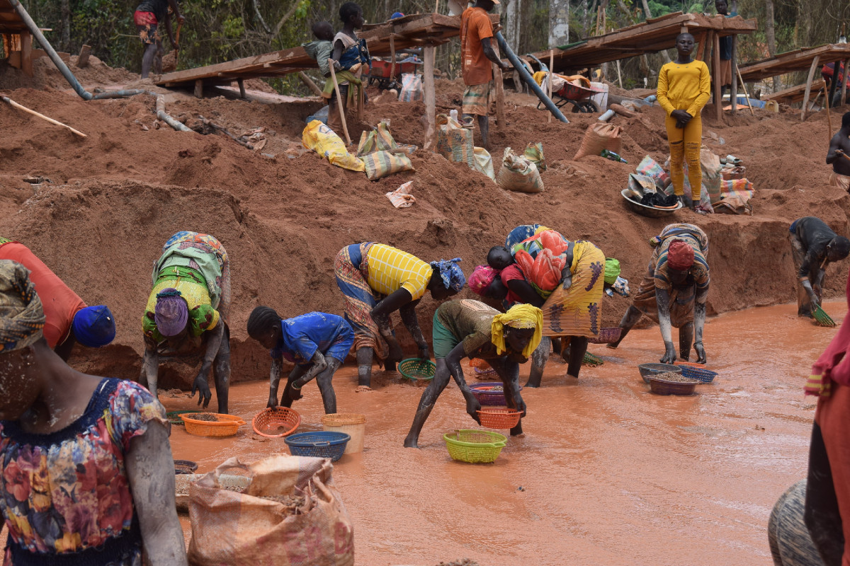 cameroon-seals-30-mining-sites-after-scores-of-miners-incl-children